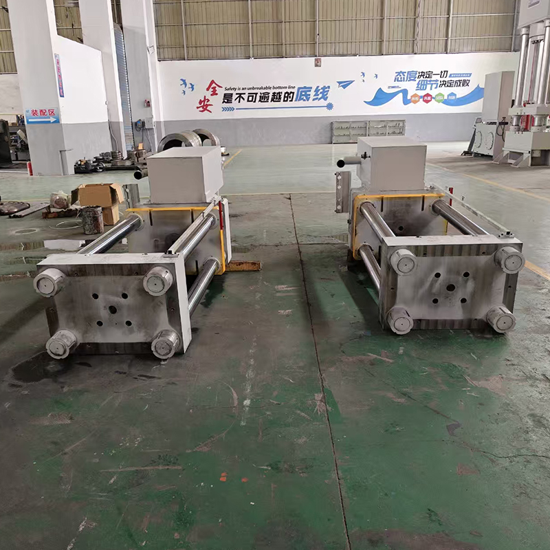 Компания Changzhou Bailiyuan успешно отгрузила партию специализированных трехбалочных четырехколонных гидравлических прессов для холодной штамповки автокомпонентов, укрепляя отечественные цепочки поставок в автомобилестроении благодаря своему опыту в области индивидуальных решений.