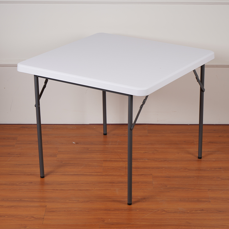 Квадратный стол