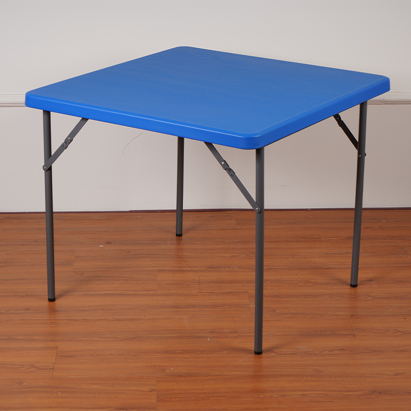 Квадратный стол