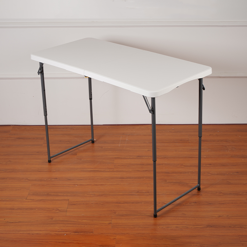 Складной прямоугольный стол для открытых пространств методом выдувного формования