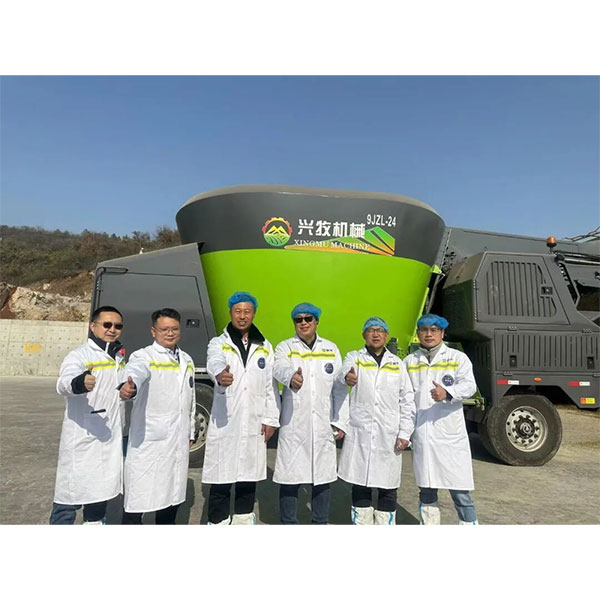 Новые самоходные бетоносмесители на новых источниках энергии дебютировали на мероприятии “Золотой ключ к молочному животноводству”.