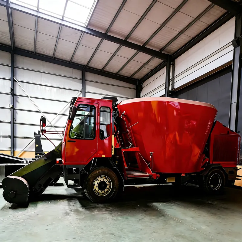 Дизельная самоходная кормосмесительная машина