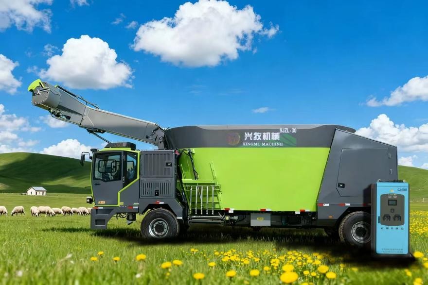 Дизельная самоходная кормосмесительная машина414 (3)