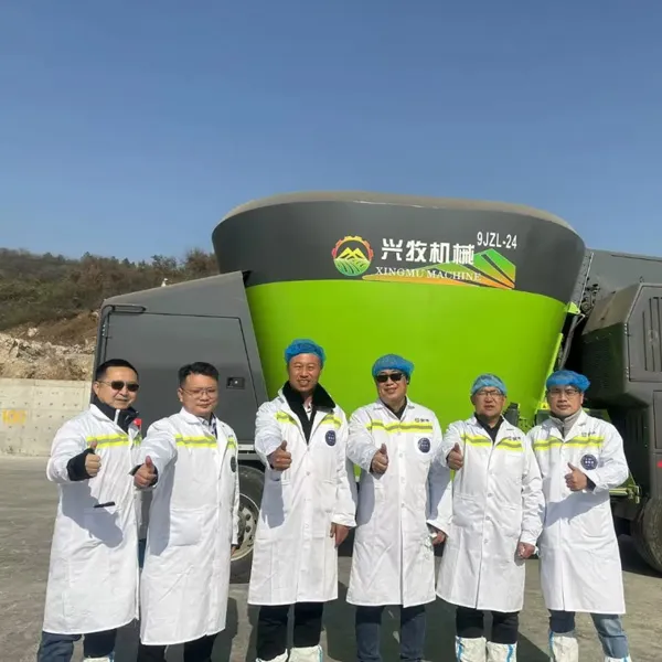 Самоходный кормосмеситель на новых источниках энергии был представлен на мероприятии Золотой ключ для молочных коров