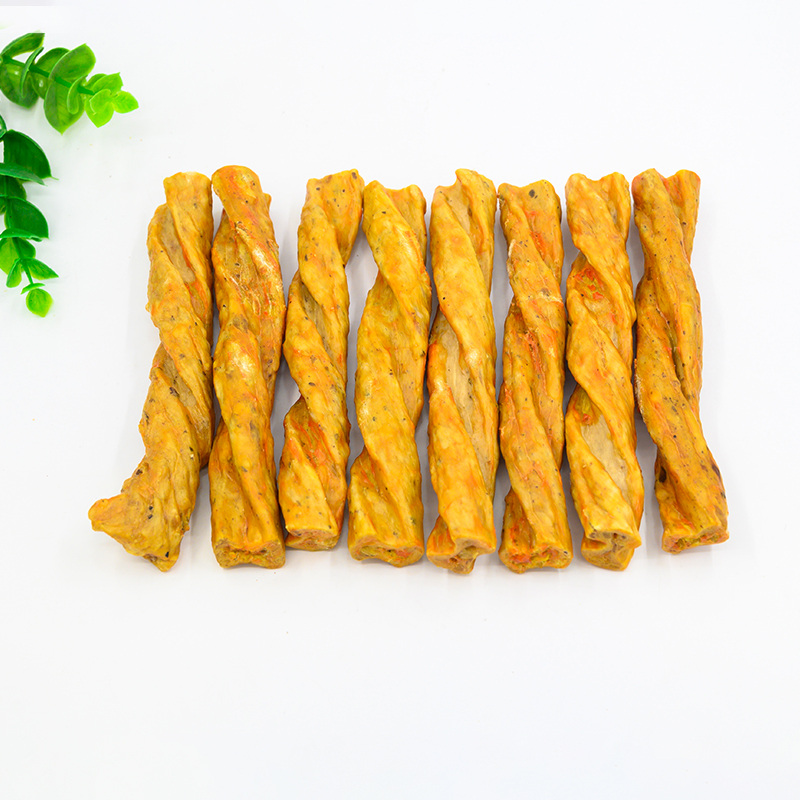 Спиральная говяжья палочка, покрытая паштетом из курицы и яичного желтка