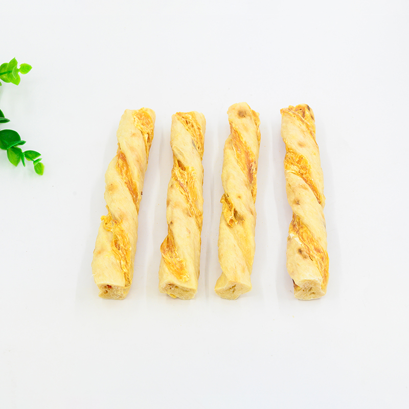 Спиральная говяжья палочка, покрытая паштетом из курицы