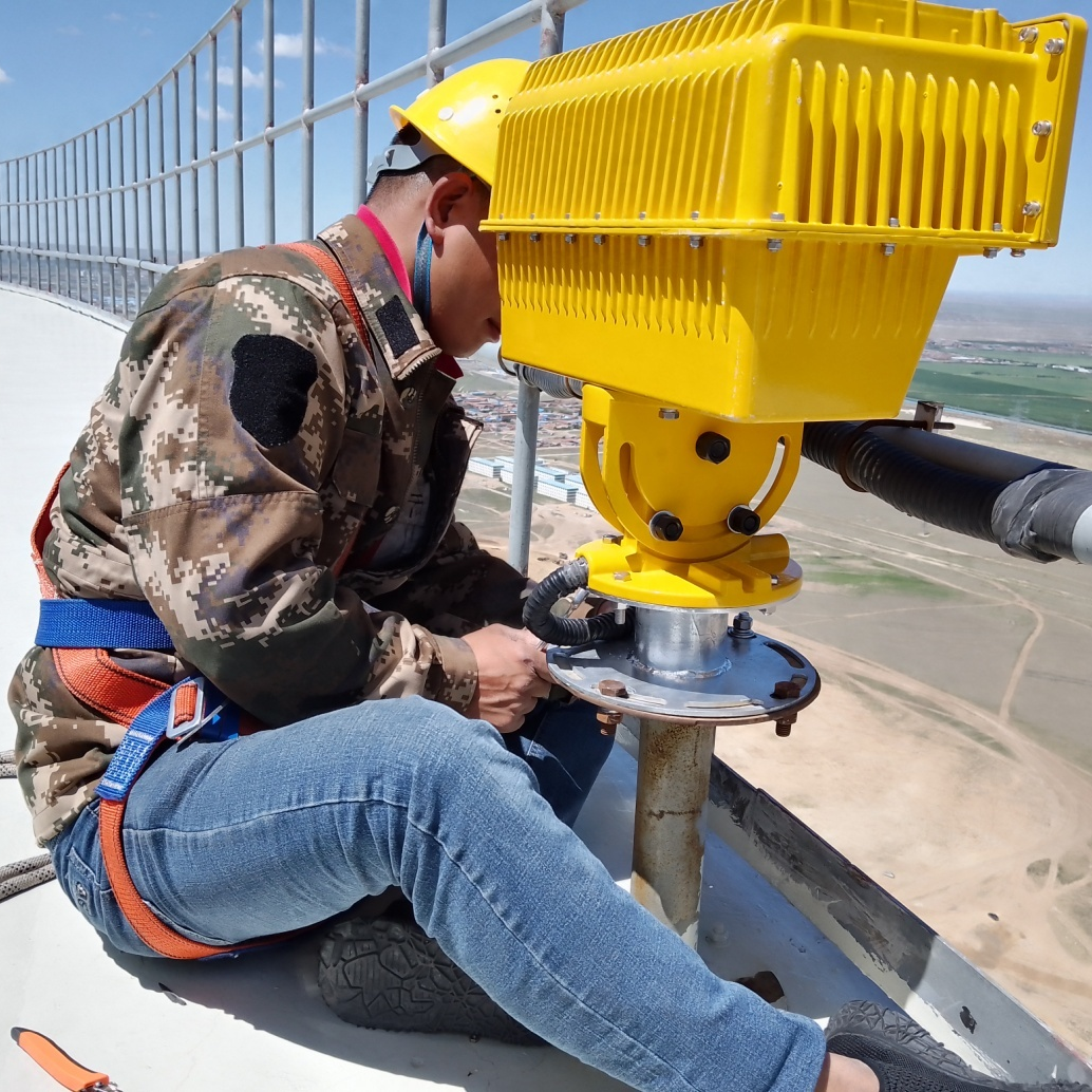 Авиационные огни JH типа A высокой интенсивности обеспечивают безопасность воздушного пространства над «самой высокой в мире градирней» на ТЭС Guoneng Shengli, надежно работая в суровых климатических условиях северо-запада Китая