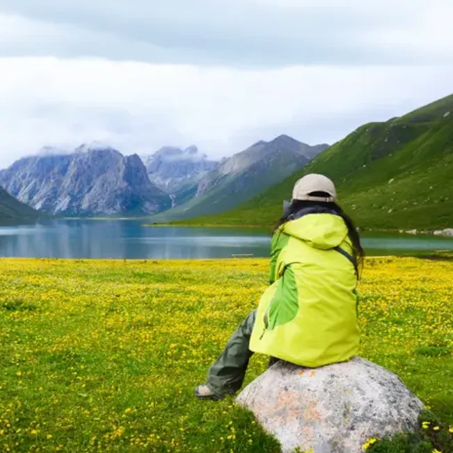 Вы знаете, из каких тканей изготавливается ветровка непромокаемая? Как выбрать подходящую ткань?