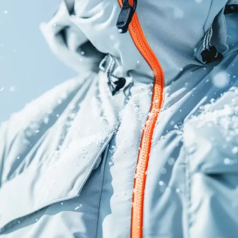 Можно ли носить ветровку от дождя зимой?