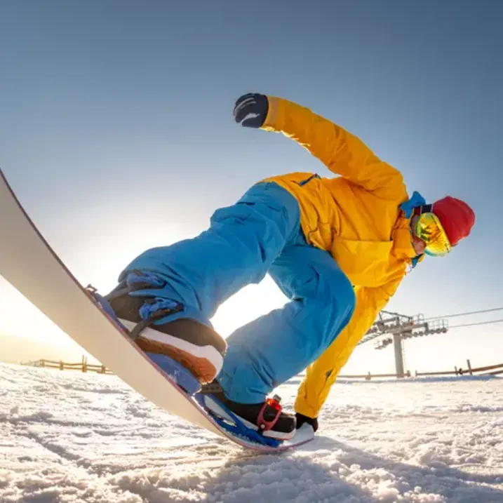 Функции лыжного костюма — ветрозащитные и износостойкие материалы