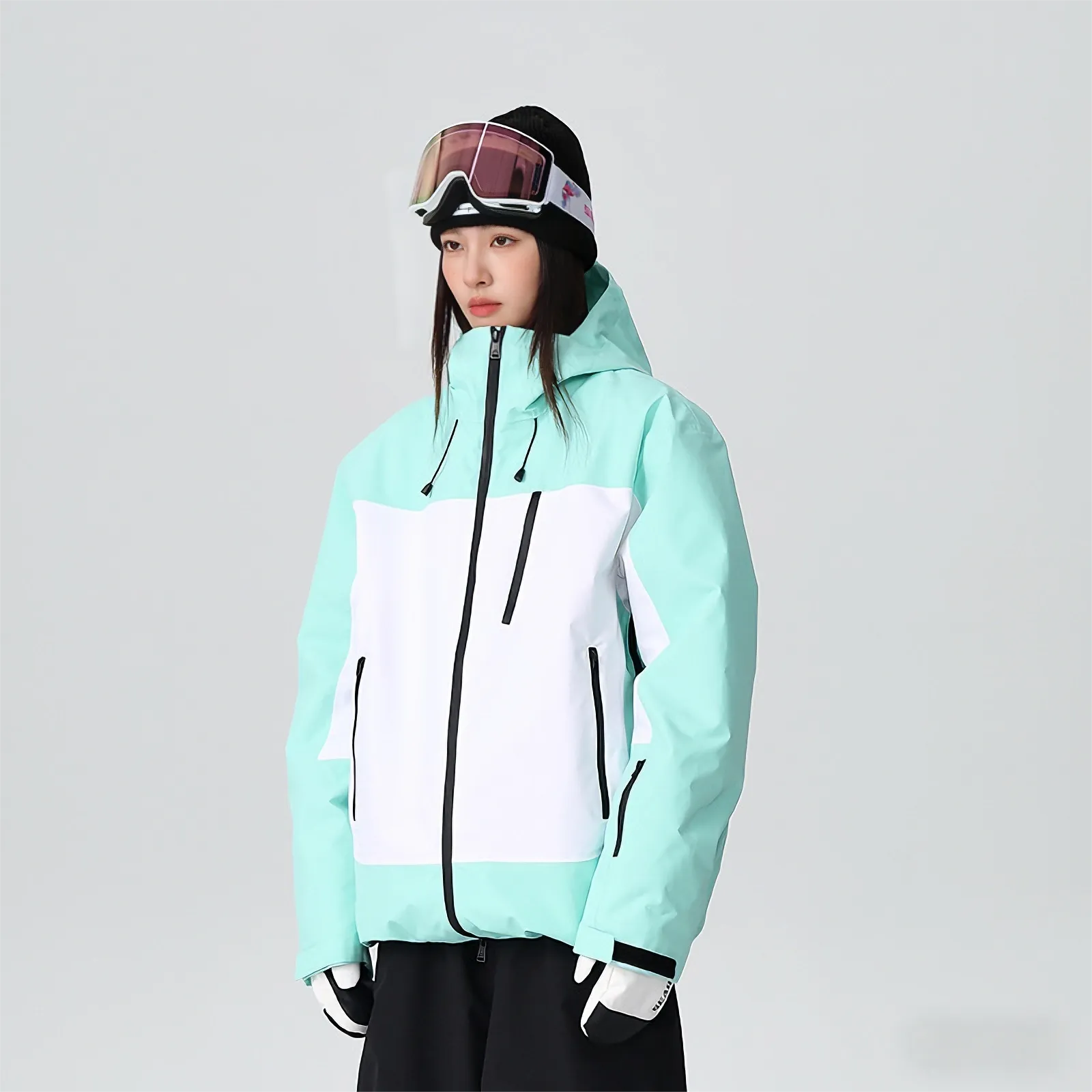 Ветрозащитная и теплая лыжная куртка