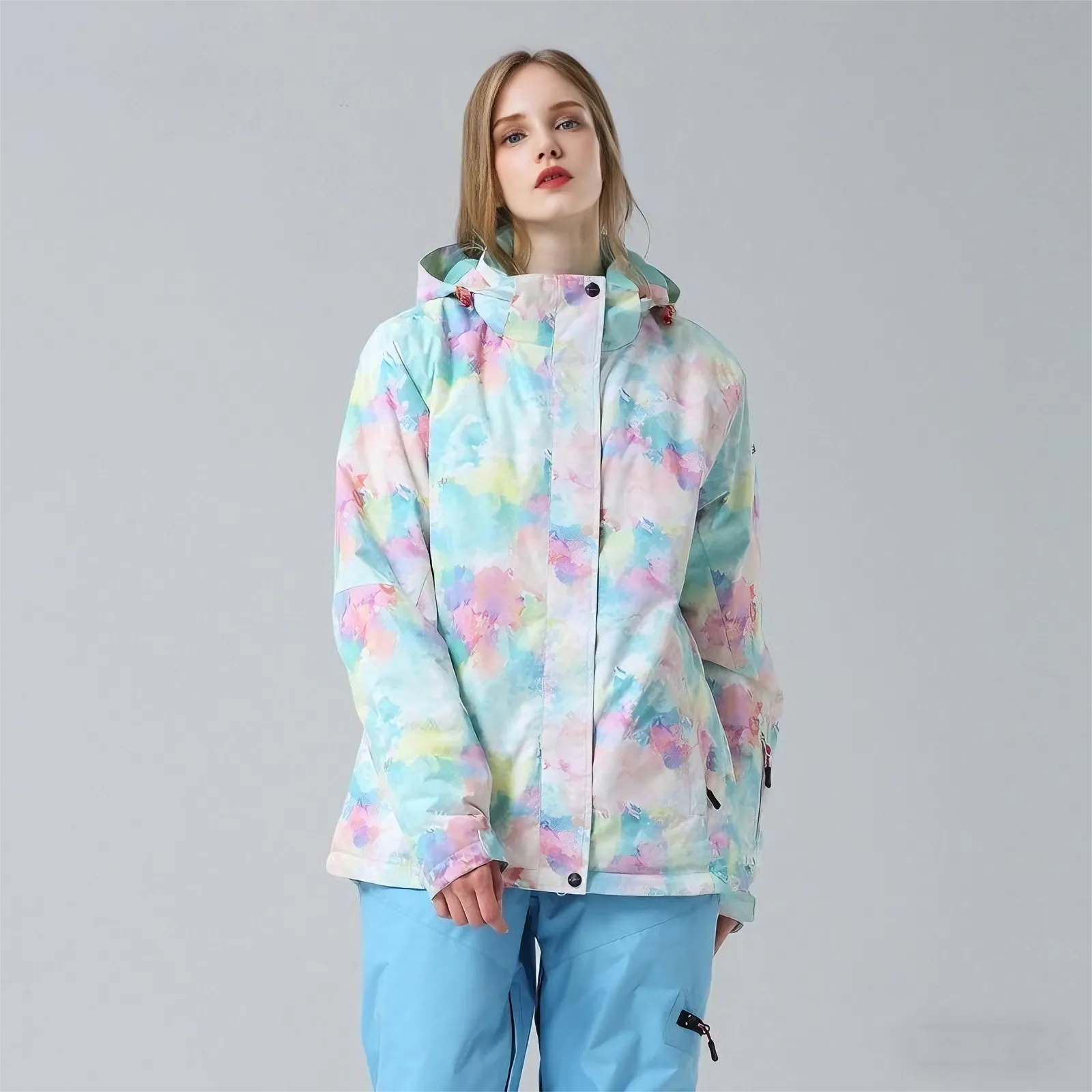 Зимняя куртка для горного туризма и сноуборда