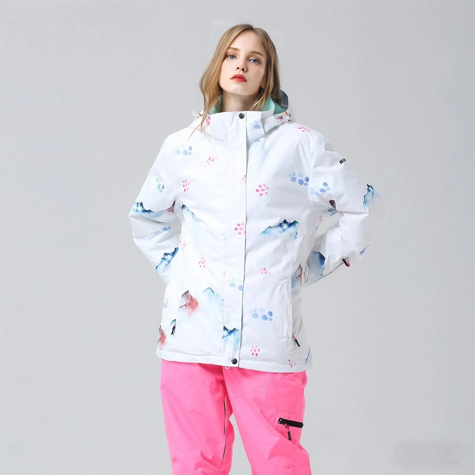 Зимняя куртка для горного туризма и сноуборда