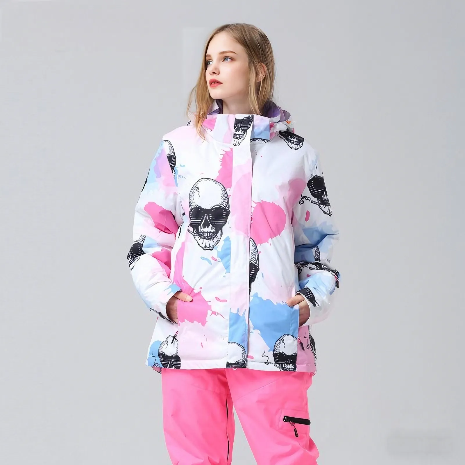 Зимняя куртка для горного туризма и сноуборда