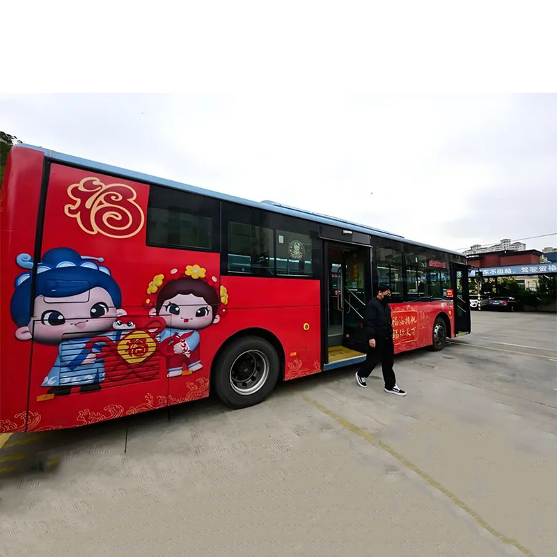 [Трогательное автобусное обслуживание во время пика весенних поездок] Двери автобусов Saide помогают общественному транспорту Фучжоу, создавая праздничную атмосферу в 10-метровом вагоне.