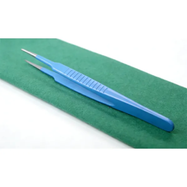 Различные пластиковые пинцеты