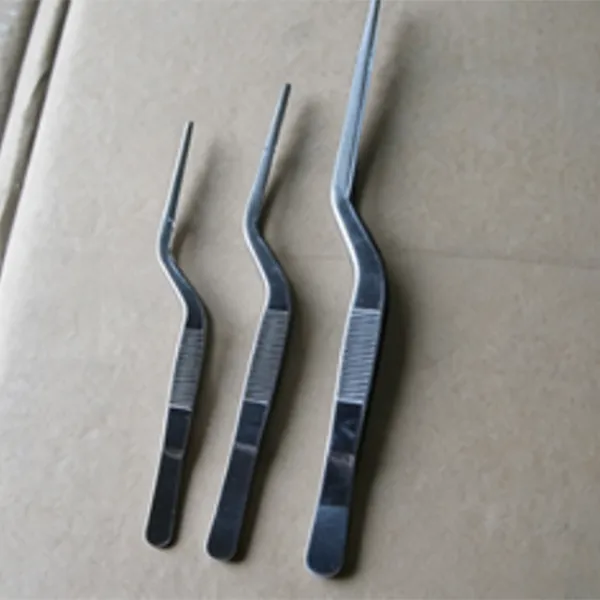 Различные пластиковые пинцеты