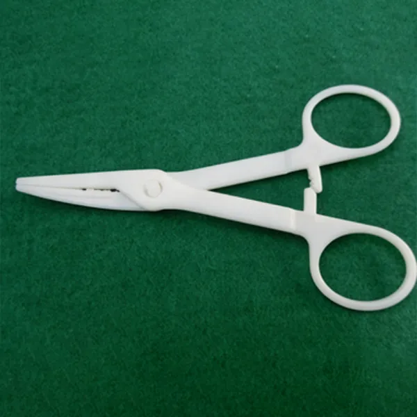 Различные пластиковые пинцеты