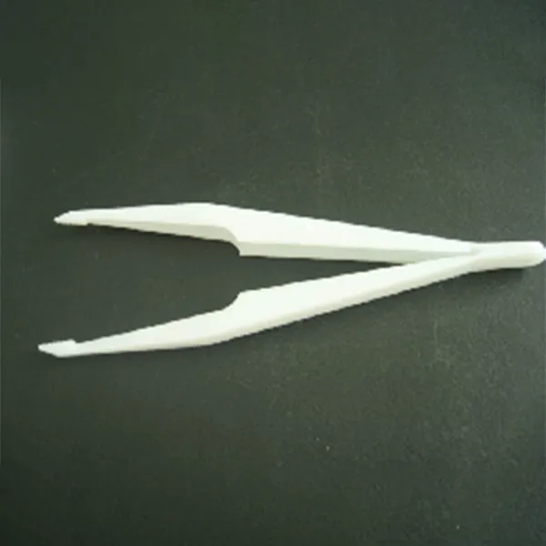 Различные пластиковые пинцеты