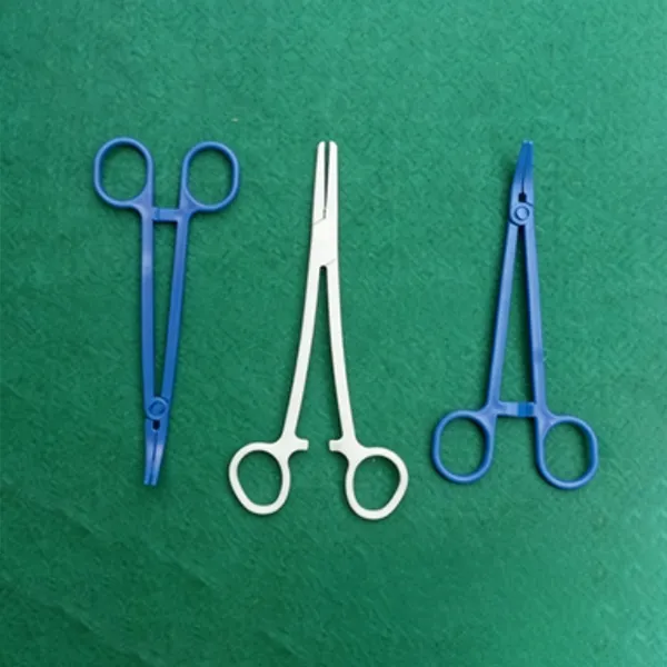 Различные пластиковые пинцеты