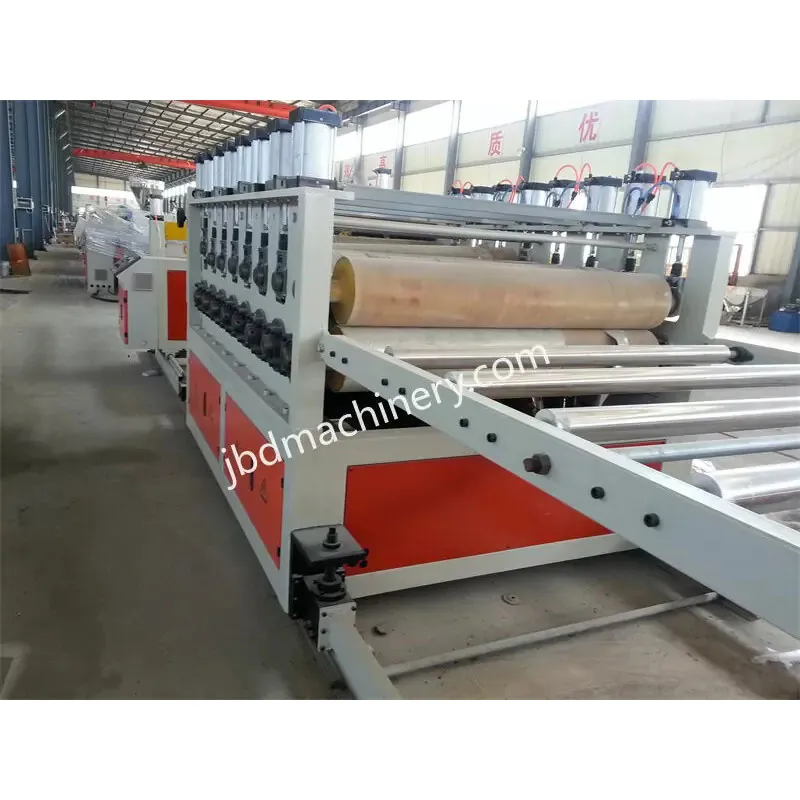 Производственная линия вспененных панелей из ПВХ (древесно-пластикового композита) с кожурной поверхностью