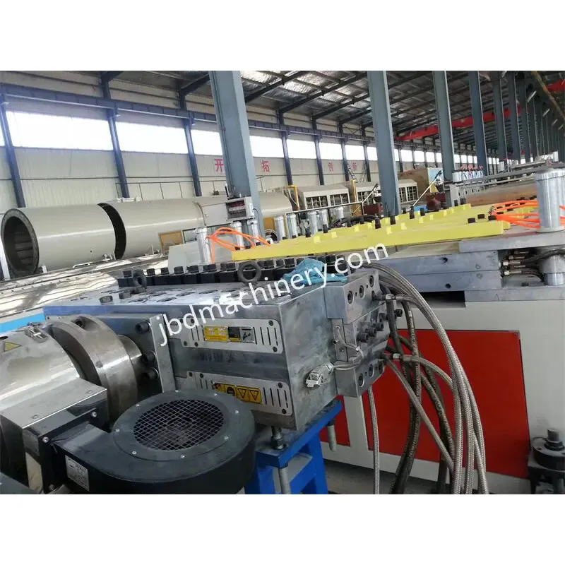 Производственная линия вспененных панелей из ПВХ (древесно-пластикового композита) с кожурной поверхностью